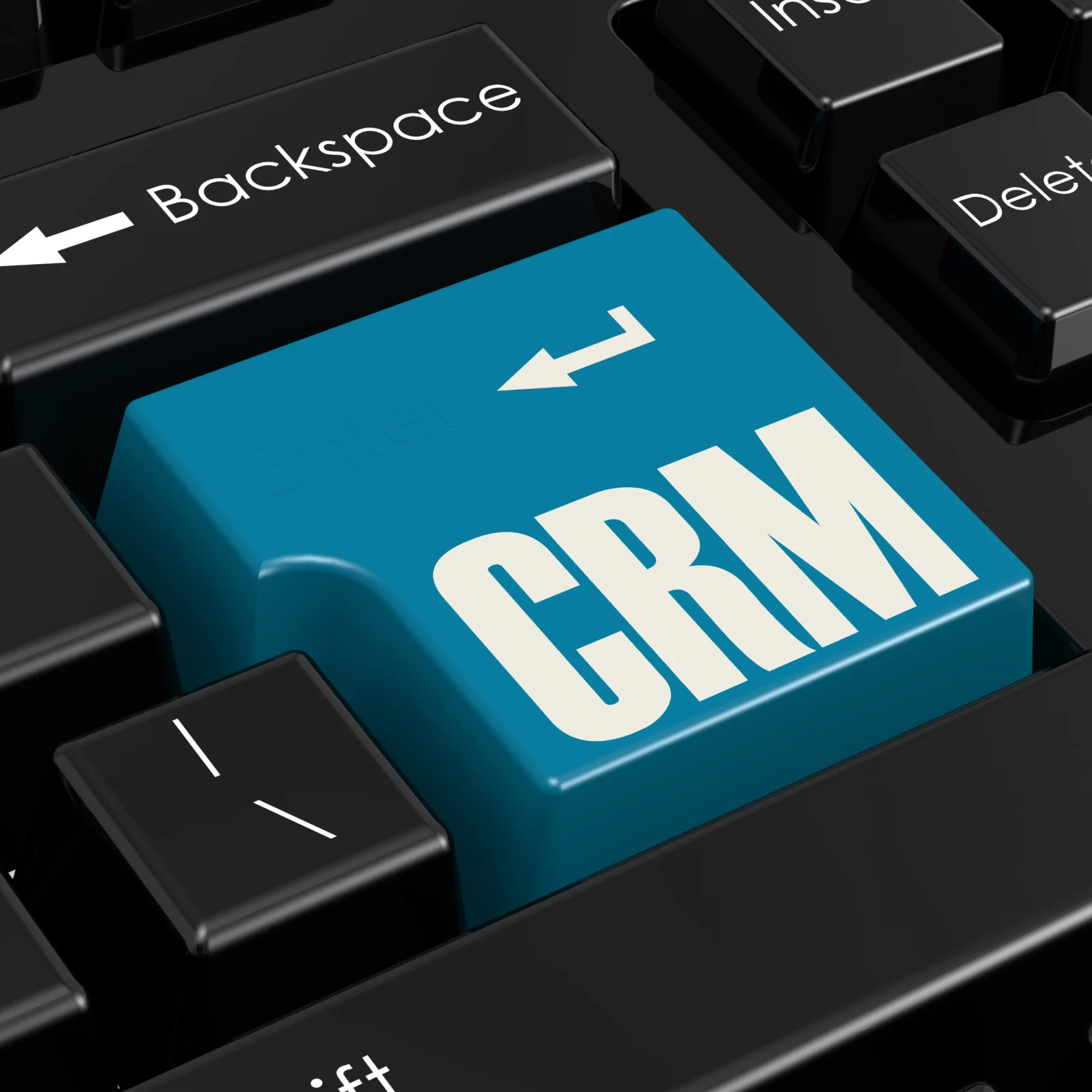 Touche clavier CRM mise en avant sur un clavier d’ordinateur, illustrant la gestion de la relation client et les logiciels CRM en entreprise